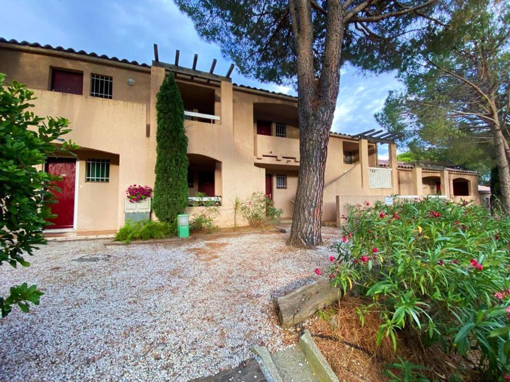 Appartement Studio Bord De Mer Terrasse Vue Mer Piscine à Sainte-Maxime Extérieur photo